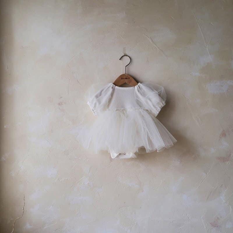 Đầm công chúa bebe