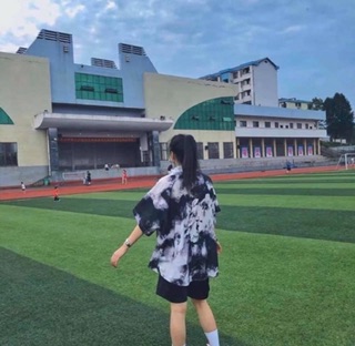 Áo sơ mi loang màu hot trend