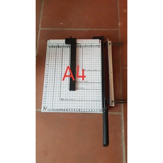 Bàn cắt giấy khổ a4 đã chế cữ