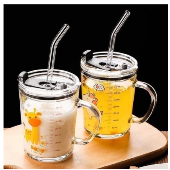 (FREESHIP) Ly Thuỷ Tinh Chia vạch 350 ml Hoạ Tiết Hoạt Hình Có Nắp Đậy Chân Không Cốc Thủy Tinh Uống Trà Sữa Có Ống hút