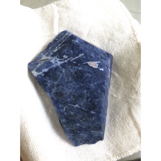 Đế đá phong thủy Sodalite đế đặt đá phong thủy