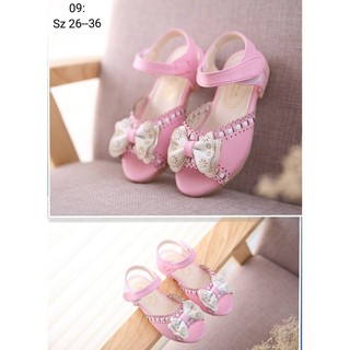 Sandal bé gái gắn nơ ren