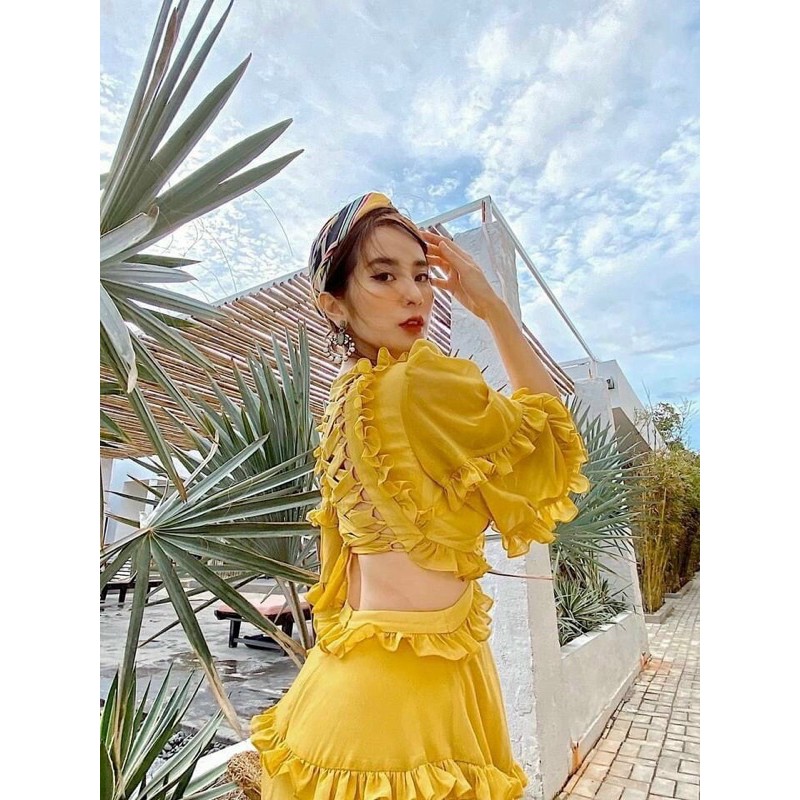 Đầm hoa cổ v phối bèo cutout eo 🌪 | BigBuy360 - bigbuy360.vn