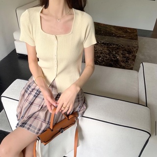 Áo montoghi cổ vuông