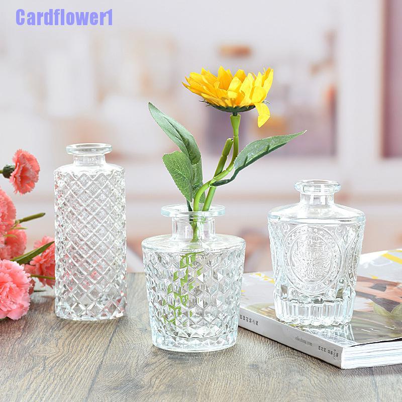 Bình hoa thủy tinh trong suốt cỡ nhỏ trang trí phòng khách theo phong cách Bắc Âu