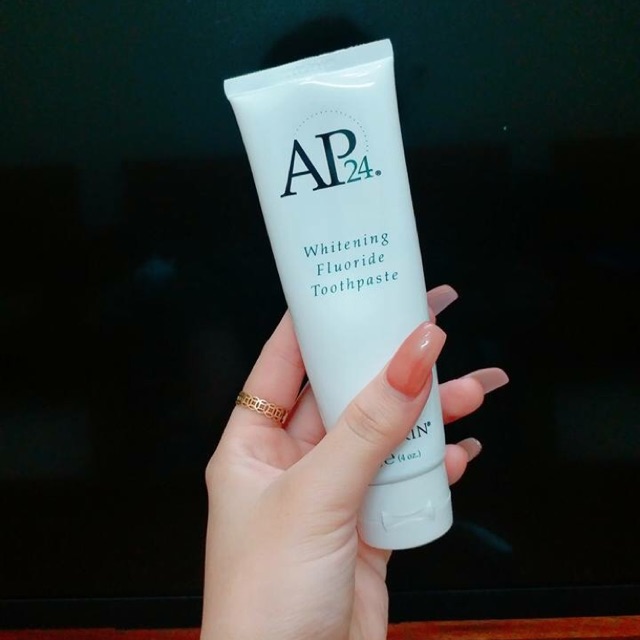 Kem đánh trắng răng AP24