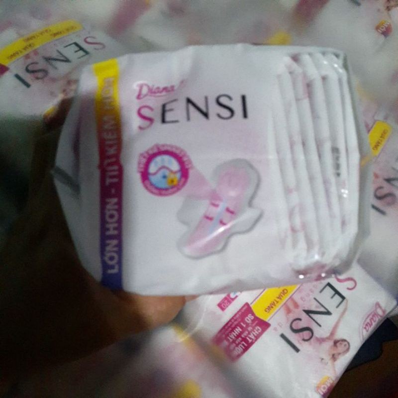 Băng vệ sinh Diana Sensi siêu mỏng cánh gói 20 miếng