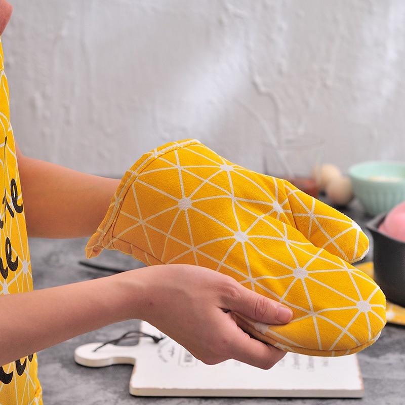 Găng Tay Nhấc Nồi Cách Nhiệt Chống Bỏng Tiện Lợi