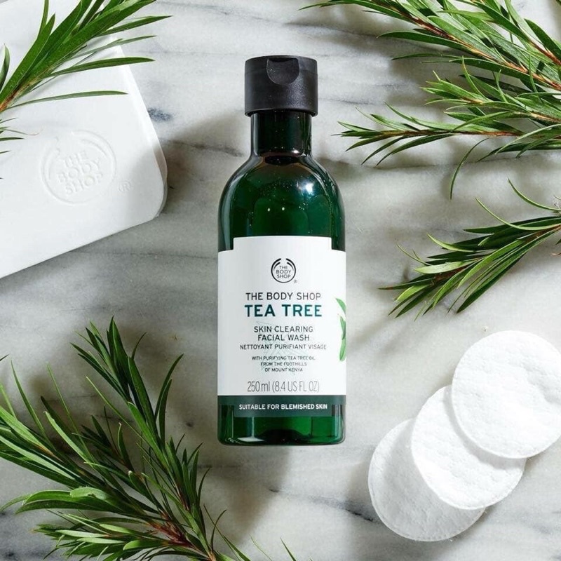 Sữa rửa mặt tea tree dạng gel The body shop (Tea tree skin clearing facial wash)