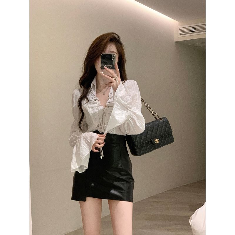 Bộ đồ gồm chân váy da lưng cao và áo kiểu sơ mi cổ chữ V dây rút dài tay thời trang mùa thu dành cho nữ (có bán lẻ)