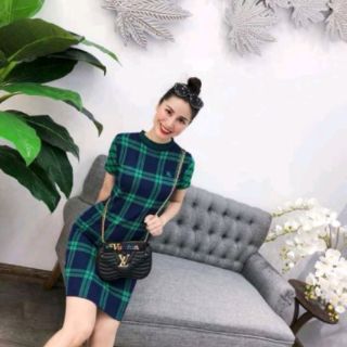 Váy len kẻ
