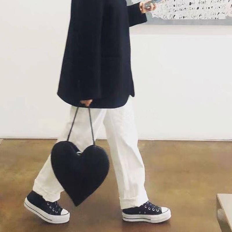 Túi xách messenger IELGY mini đeo 1 vai hình trái tim họa tiết caro màu đen và trắng đơn giản