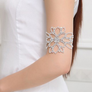 Vòng tay màu bạc đính hoa đá pha lê