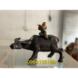 Tượng chú bé chăn trâu thổi sáo gốm sứ Bát Tràng