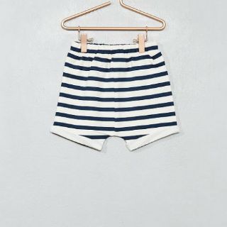 Quần short da cá Kiabi