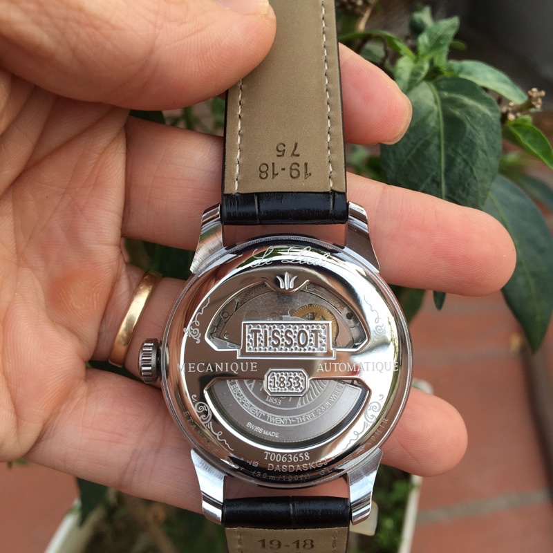 Đồng hồ Tissot Nam 1853, kính shapphire.