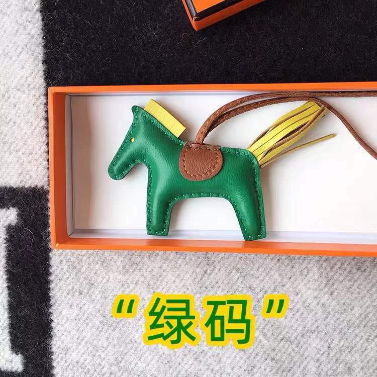 Móc Khóa Hình Ngựa Con Handmade Bằng Da Cừu 2022