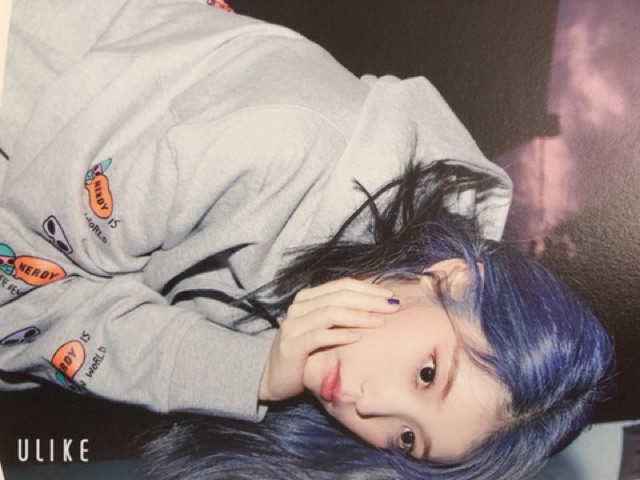 ÁO HOODIE IU ĐÃ MẶC TRONG MINI ALBUM “LOVE POEM”