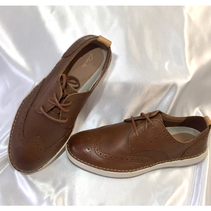 Giày  Clarks chính hãng xách tay , Clarks là thương hiệu nổi tiếng được  thế giới công nhận bởi phong cách , chất  lượng