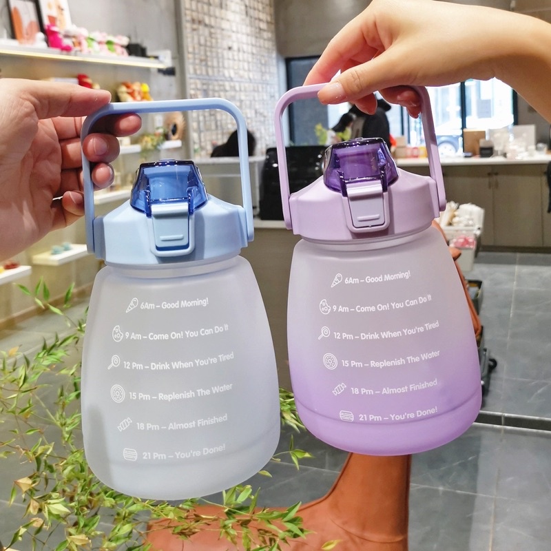 Bình đựng nước 1.3L có ống hút chia vạch nhắc uống nước màu dễ thương, cute
