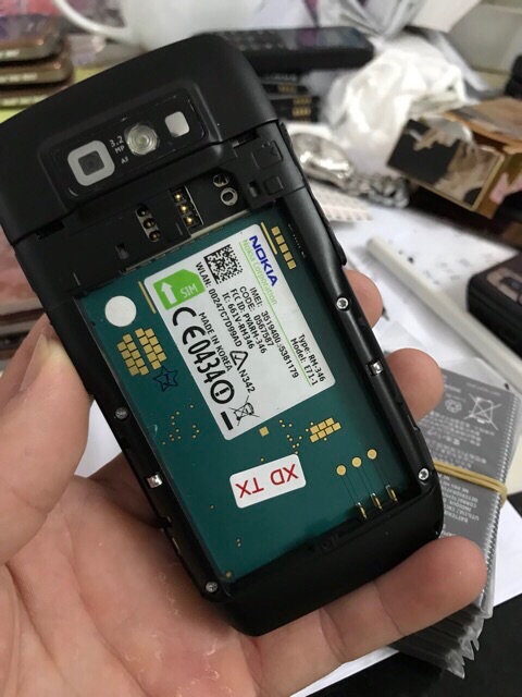 Nokia E71 nguyên zin chính hãng ( máy +pin + sạc ) hàng mới về