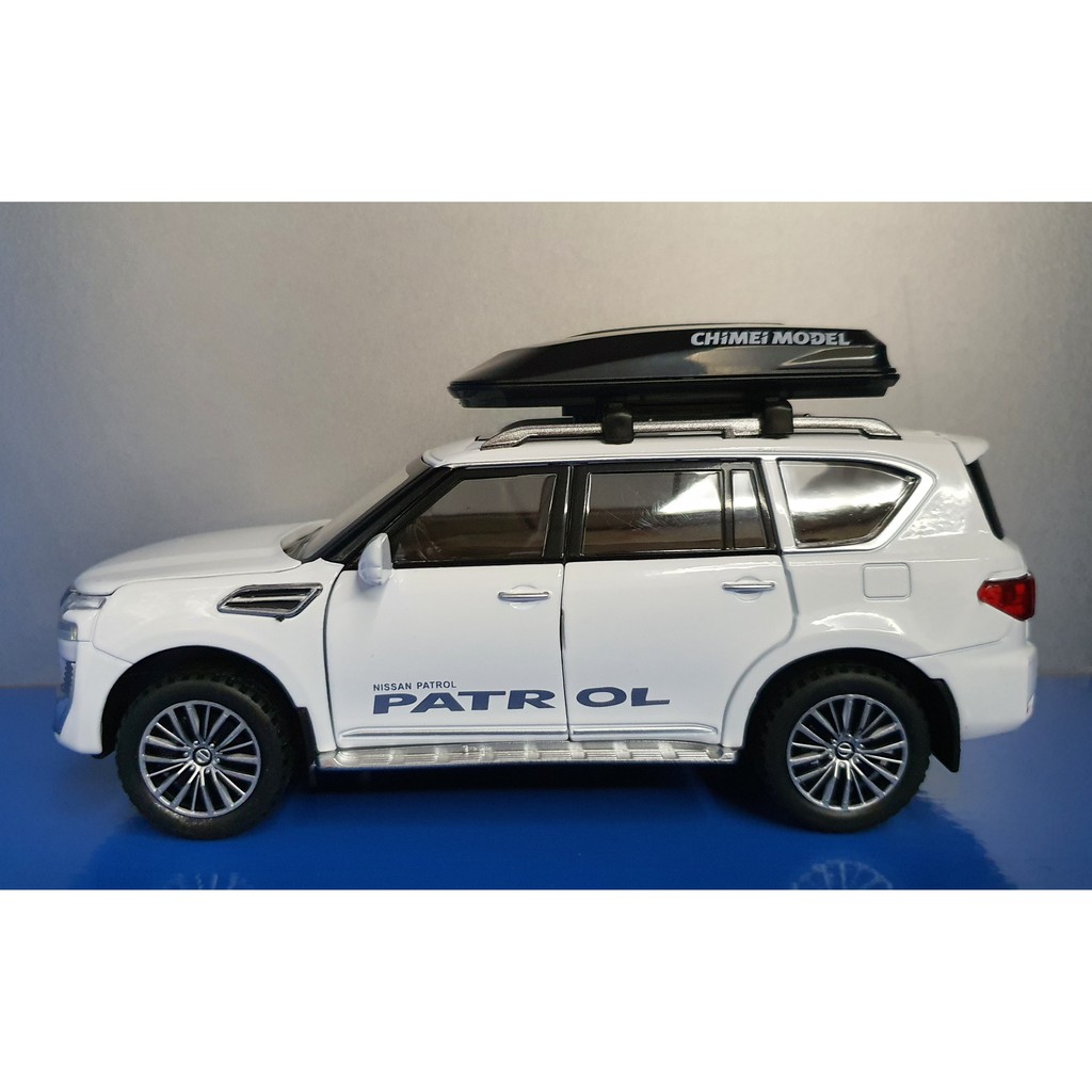Siêu xe mô hình Nissan Patrol 2021 1:32