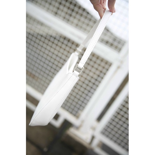 Túi xách nữ kẹp nách Prada cloe