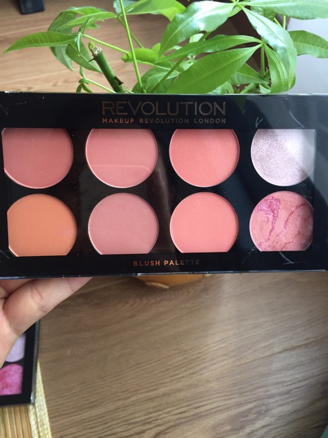 Bảng Má Makeup Revolution Hot and Spice - Sugar and Spice