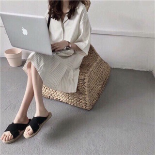 Đầm suông cổ vest đuôi xếp li