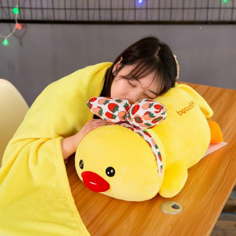 Bộ chăn kèm gối 2in1 hình chú vịt đeo nơ cho bé đi học, làm việc văn phòng
