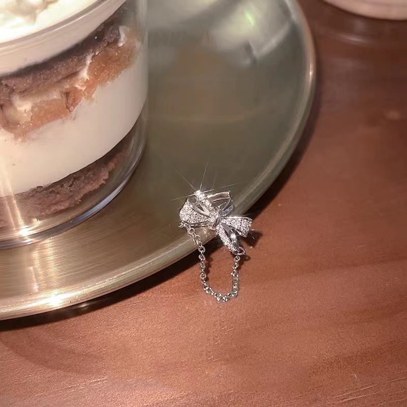 Khuyên Tai Dạng Kẹp Hình Nơ Tua Rua Màu Bạc Đính Đá zircon Thời Trang Xu Hướng Hàn Quốc Dành Cho Bạn Nữ