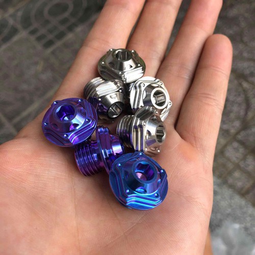 ỐC MÂM LỬA TITAN GR5 CHO EX 150