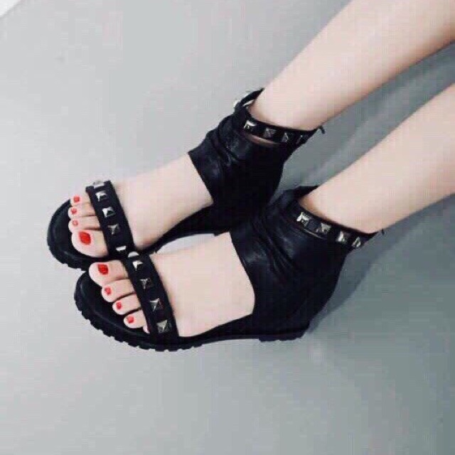 Sandal