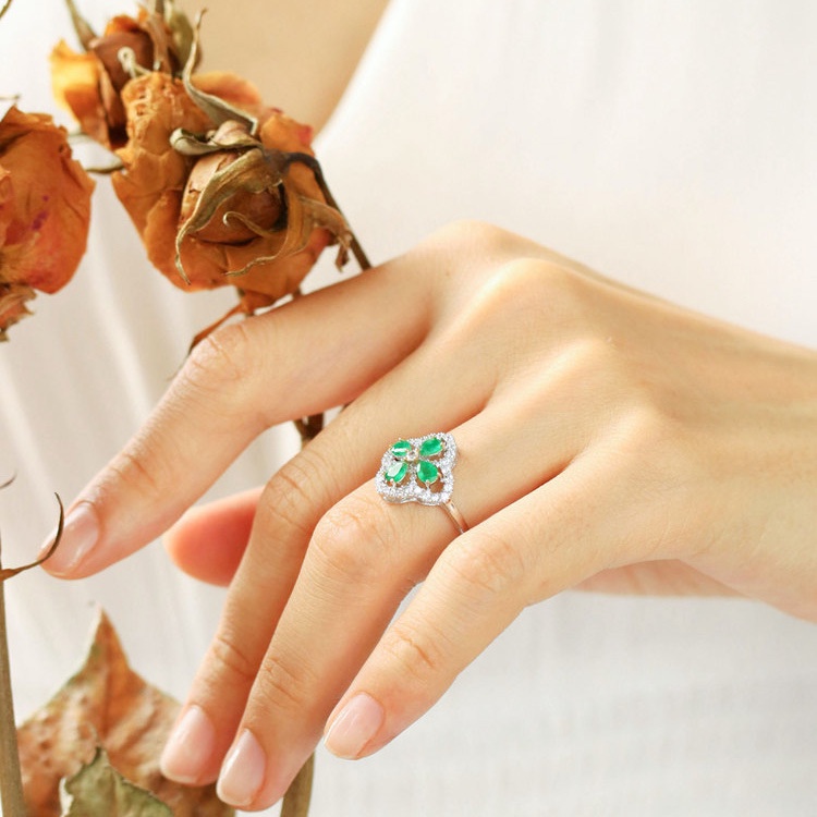 Set Vòng cổ + đôi khuyên tai + nhẫn hình cỏ bốn lá đính đá xanh lá may mắn