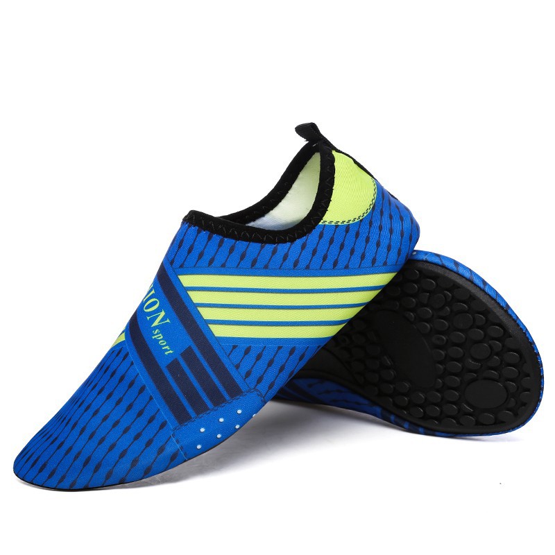 Giày thể thao đi biển