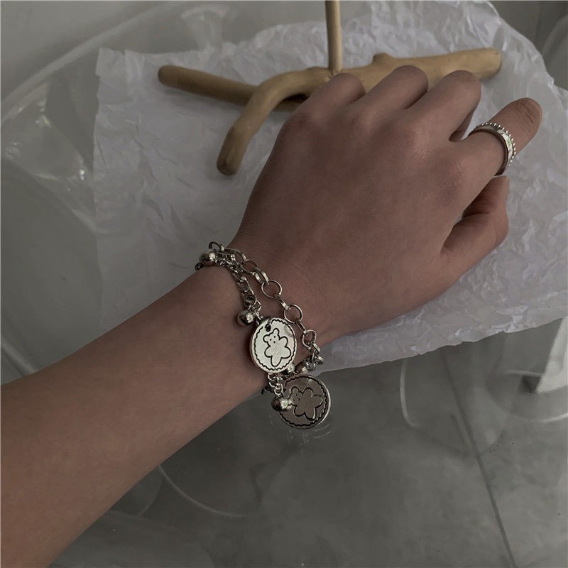 Vòng tay kim loại gắn hình gấu dễ thương C135