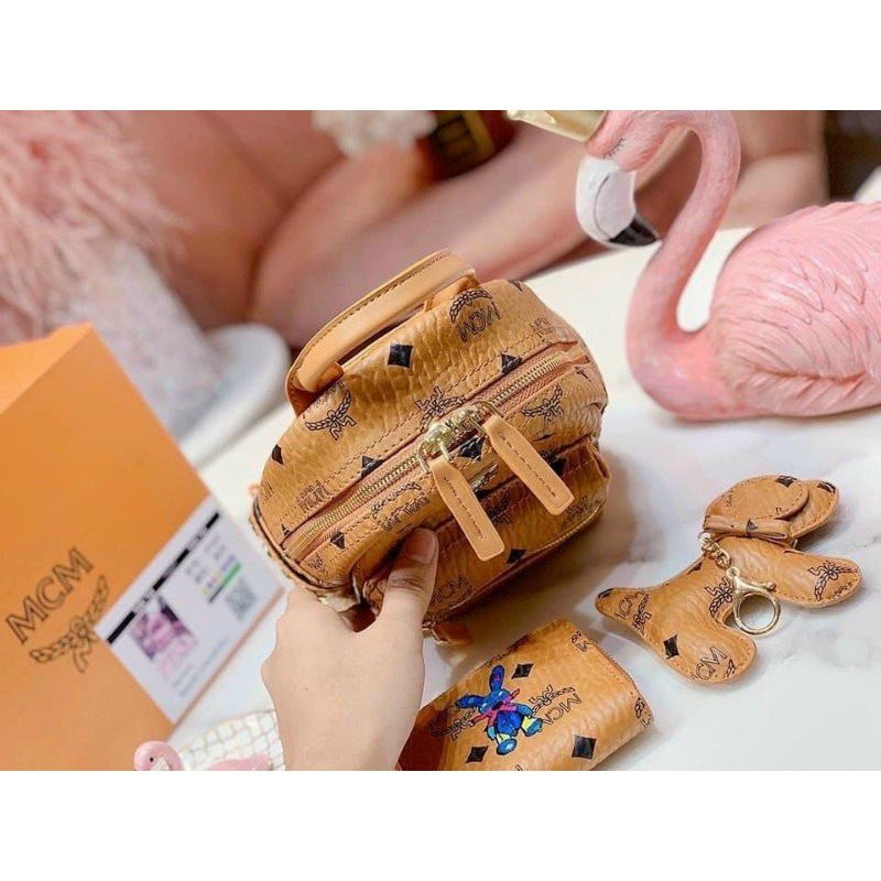 THANH LÝ TỒN KHO BALO MCM MINI SZ 20CM,TẶNG KÈM CHÓ VÀ VÍ,FULL BOX LÀM QUÀ