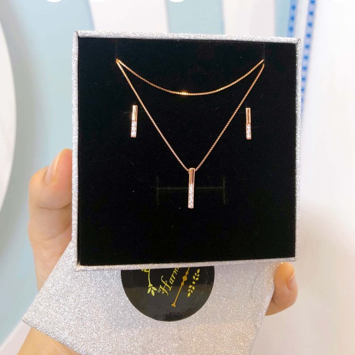 Bộ trang sức bạc khuyên tai và dây chuyền nữ mặt chữ I đá xinh xắn, sang chảnh | HARMONY ACCESSORIES VC19 K37