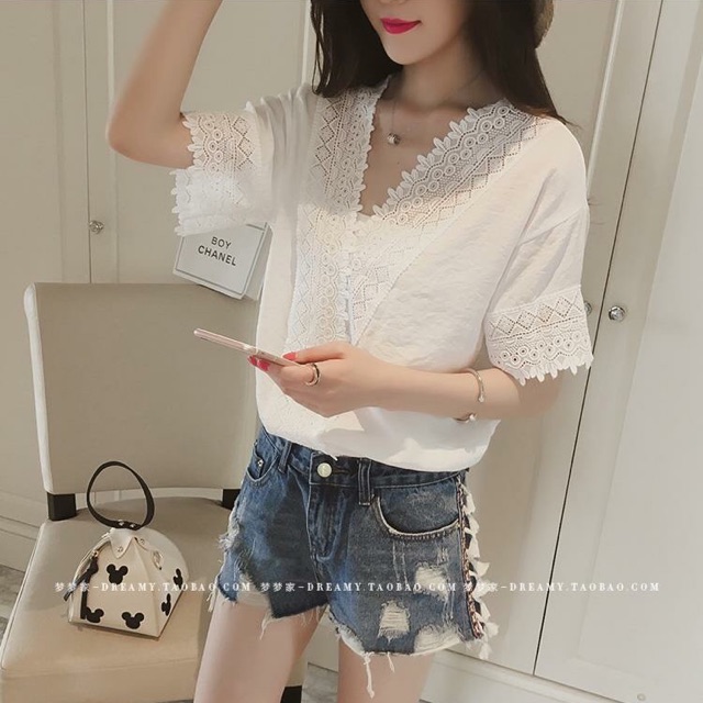 ÁO CỔ V VIỀN REN