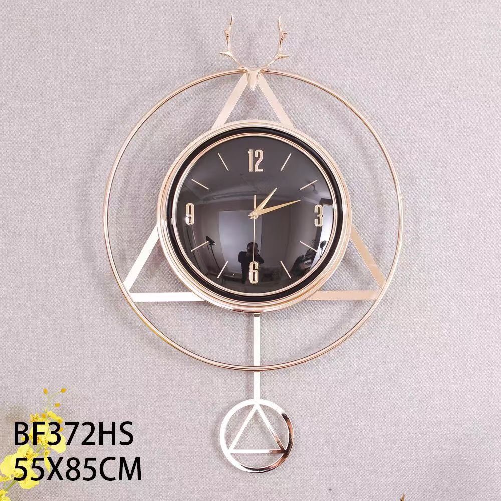 Đồng Hồ Treo Tường Decor Trang Trí Hình Tam Giác Chất Liệu Inox Mạ Titan Công Nghệ PVD Cao Cấp KD372