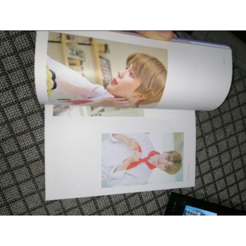 ALBUM BTS WORLD(ảnh thật,cam kết chính hãng, bạn nào cần thêm hình ảnh về sản phẩm nhắn tin cho mình quay trực tiếp ạ) | BigBuy360 - bigbuy360.vn