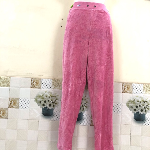 Quần nhung hàng si tuyển ( mới 90%) . Eo 86cm
