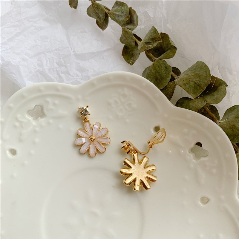 Khuyên tai kẹp không bấm lỗ chốt cố định K126 bằng hợp kim mạ vàng hình bông hoa dáng midi Leous Accessories