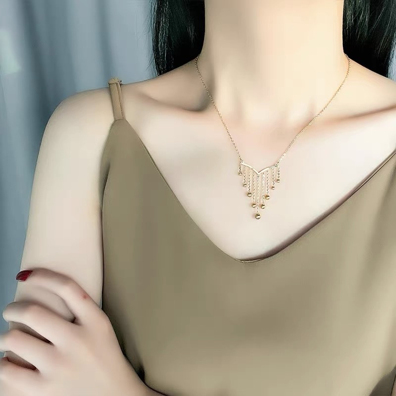 Dây chuyền thép titan mạ vàng mặt hình vương miện tua rua thời trang