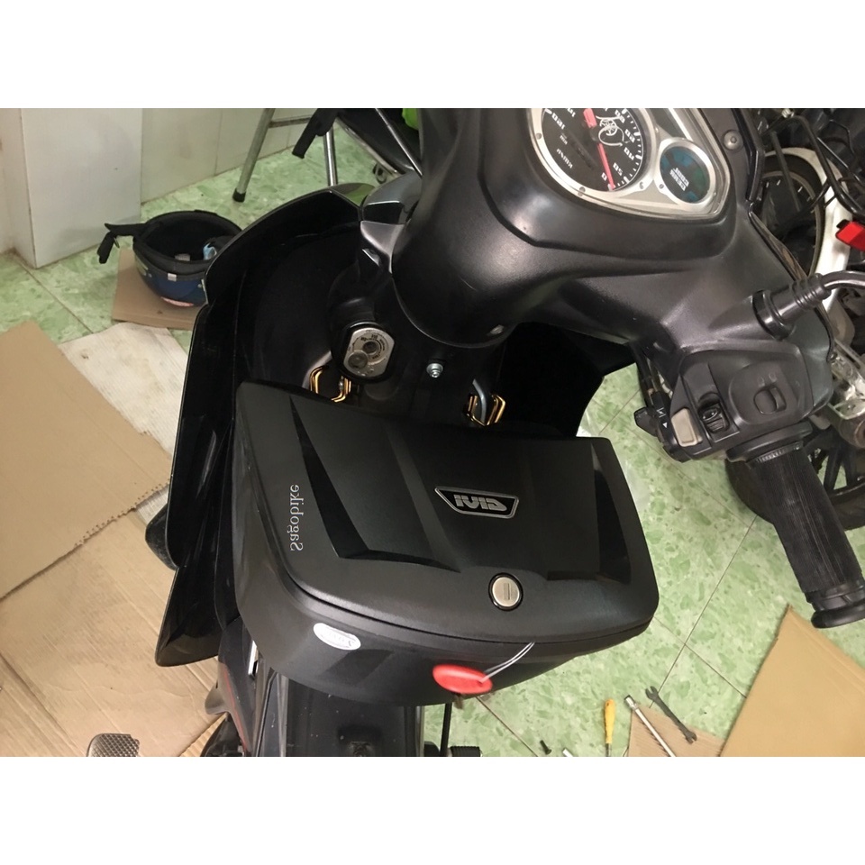 Thùng giữa Jupiter, thùng Givi G12N kèm bát gắn theo xe, hàng chính hãng, bảo hành 2 năm