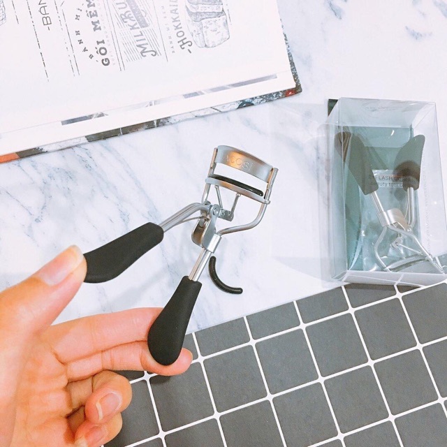 Bấm Mi Cán Đen Vacosi Eyelash Curler Beauty