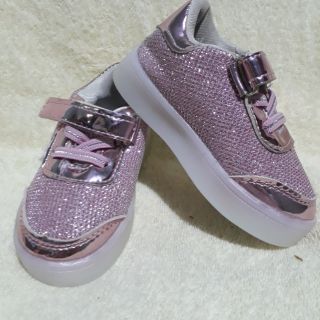 Giày bé trai bé gái. Hồng size 21. Trắng size 26
