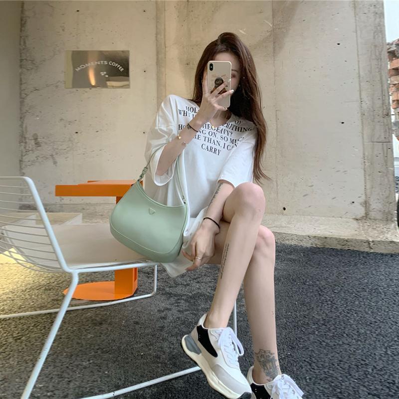 Áo thun COZOKC tay ngắn cổ chữ V in chữ thời trang