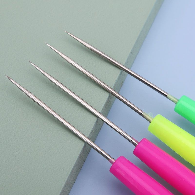 Dùi Đục Lỗ Cán Nhựa Màu Ngẫu Nhiên 12.5cm