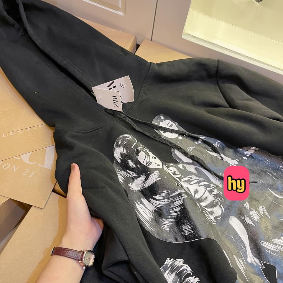 ÁO NỈ ĐEN HÌNH 2 CÔ GÁI | BigBuy360 - bigbuy360.vn